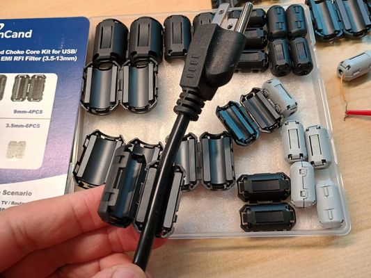 কেনা Snap-On Ferrite Ring with 155 Ohm Impedance for EMI/RFI Suppression and Custom Design Options online manufacture